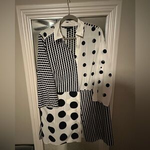 Women’s plus size 1x  Alfani Long Sleeve Blouse~ black and white